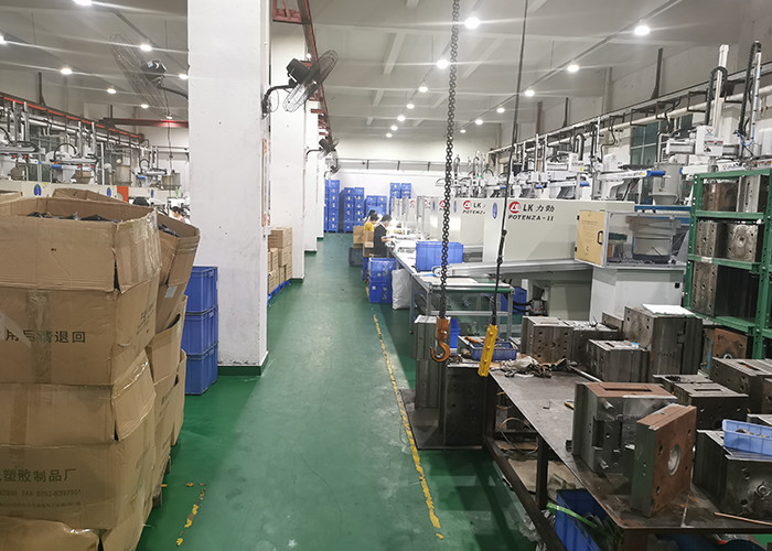 laboratorio di iniezione di plastica